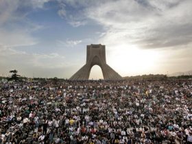 Митинг в Иране. Фото с сайта otvali.ru