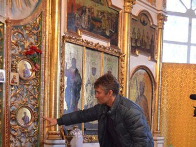 Евгений Ройзман в реставрируемом храме. Фото с сайта Znak.com