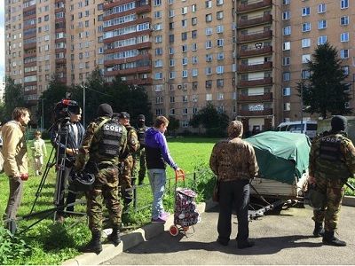 Операция ФСБ в Петербурге. Фото: "Бумага"