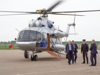 Чиновники на вертолете. Фото: pravdapfo.ru