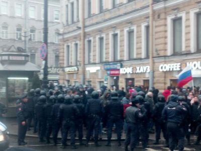 Задержания на антикоррупционном митинге в Петеребруге, Фото: paperpaper.ru/