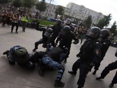 Задержание Павла Устинова, Москва, 3.8.19. Фото: www.youtube.com/watch?v=sP7q7CmpFuw