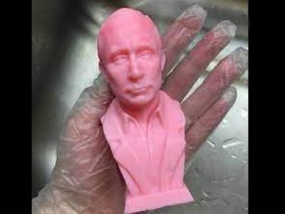 Мыльный бюст Путина. Фото: stolicaonego.ru