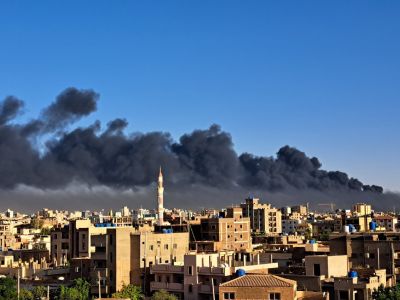 Дым над столицей Судана Хартумом. Фото: уidsb.tmgrup.com.tr