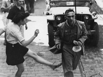 Пинок пленному немецкому солдату Пинок пленному немецкому солдату