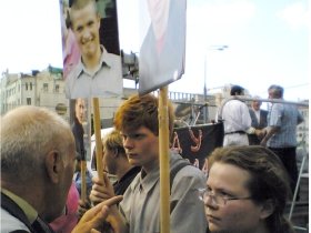 Родственники арестованных лимоновцев на митинге 30 октября 2005 года.