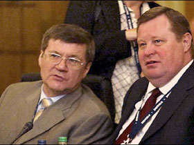 Устинов и Чайка. Фото с сайта 2006.novayagazeta.ru