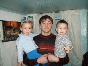 Рустам Муцольгов с племянниками. Фото: ingushetiya.ru