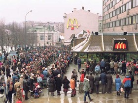 McDonald's на Пушкинской площади. Фото с сайта www.newspaper.moe-online.ru