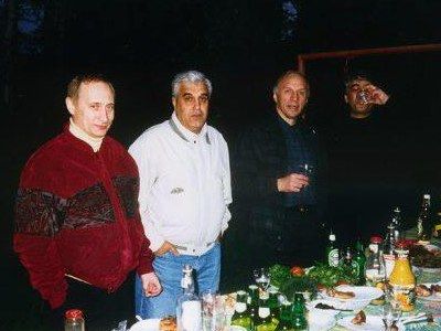 Владимир Путин и человек, похожий на Деда Хасана. Фото: nn.ru Владимир Путин и человек, похожий на Деда Хасана. Фото: nn.ru