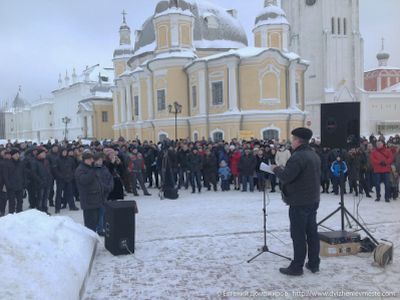 Митинг автолюбителей. Фото Евгения Доможирова, сайт dvizhenievmeste.com