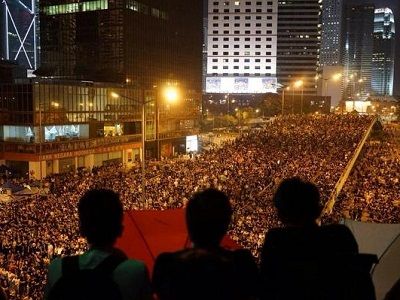 Акция в Гонконге. Источник - https://twitter.com/varlamov/status/518426764305911809 Акция в Гонконге. Источник - https://twitter.com/varlamov/status/518426764305911809