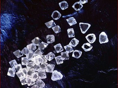 Полный запрет стран G7 на импорт непромышленных алмазов из РФ вступил в силу