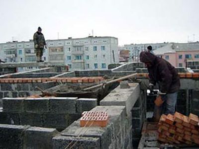 Шумихинские чиновники заставляют дольщиков снести их недостроенный дом