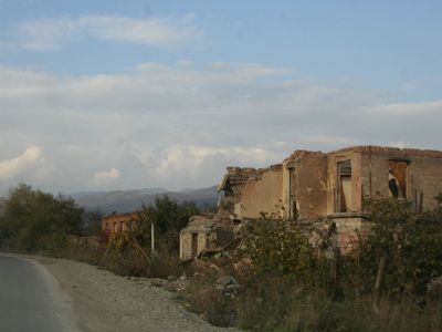 Снесенные дома в грузинском селе Тамарашени, Южная Осетия. Фото www.facebook.com/babchenkoa Снесенные дома в грузинском селе Тамарашени, Южная Осетия. Фото www.facebook.com/babchenkoa
