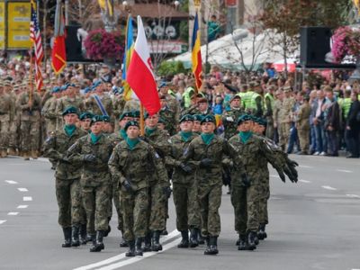 Парад в День независимости Украины в Киеве, 24.8.17. Представители Польшу, Румынии, США. Источник - korrespondent.net Парад в День независимости Украины в Киеве, 24.8.17. Представители Польшу, Румынии, США. Источник - korrespondent.net