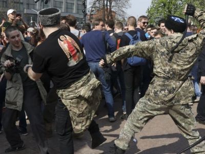 Нападение ОПГ ("казаков") на граждан 5.5.18, в Москве. Фото: АР