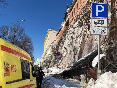 Последствия обрушения строительных лесов. Фото: Агентство городских новостей "Москва"