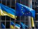 Флаги Украины и Евросоюза. Фото: Stephanie Lecocq / EPA / ТАСС