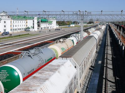 В Красноярском крае грузовой поезд сошел с рельсов