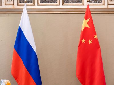 Минобороны Великобритании: Китай начал или готовится начать поставлять России летальное оружие