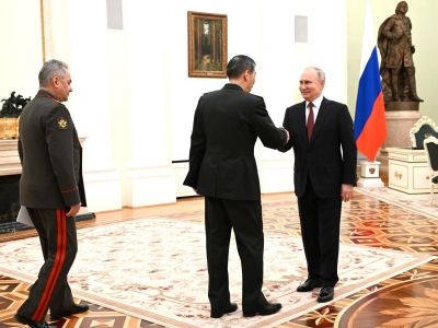 Владимир Путин, Сергей Шойгу и министр обороны КНР Ли Шанфу. Фото: kremlin.ru Владимир Путин, Сергей Шойгу и министр обороны КНР Ли Шанфу. Фото: kremlin.ru