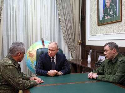 Путин, Шойгу и Герасимов в штабе Южного военного округа, 10.11.23. Фото: kremlin.ru