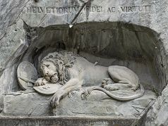 Умирающий лев - памятник гвардейцам Людовика XVI в Люцерне. Фото: ru.wikipedia.org