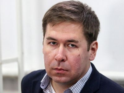 Адвоката Илью Новикова заочно приговорили в России к 8,5 годам колонии по делу о военных 