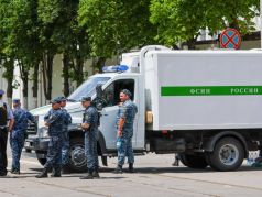 Силовики у здания СИЗО-1 в Ростове-на-Дону, 16.06.24. Фото: ТАСС