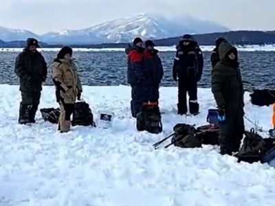 В Охотское море уносит льдину с тремястами сахалинцами