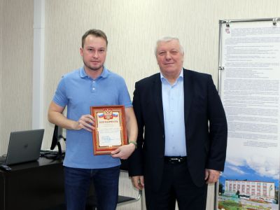 Евгений Рытиков (слева). Фото: Брянский электромеханический завод