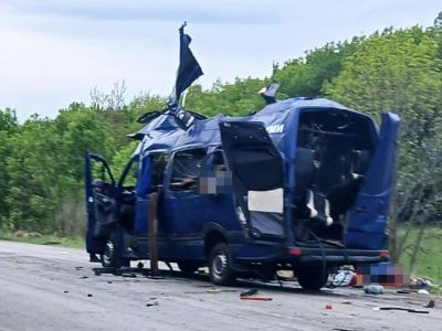 Поврежденный автобус. Фрагмент фото: setopati.com Поврежденный автобус. Фрагмент фото: setopati.com