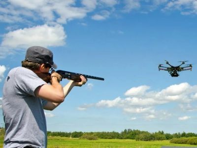 Из ружья по беспилотникую Фото: YouTube Из ружья по беспилотникую Фото: YouTube