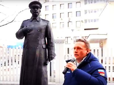 Губернатор Филимонов открывает памятник Сталину в Вологде. Фото: repost.news