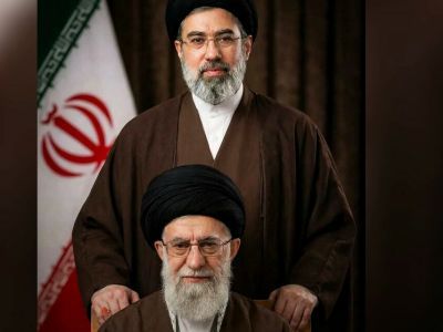 Сын и отец Хаменеи. Фото: smi24.kz Сын и отец Хаменеи. Фото: smi24.kz